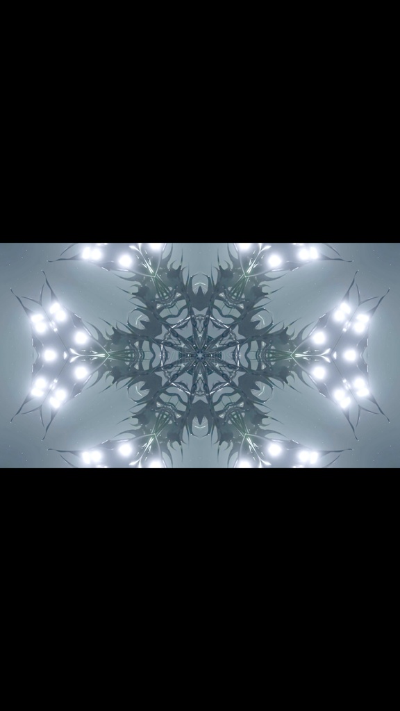 Chrome Kaleidoscope Pulse – メタリック万華鏡 シームレス VJループ (HD)