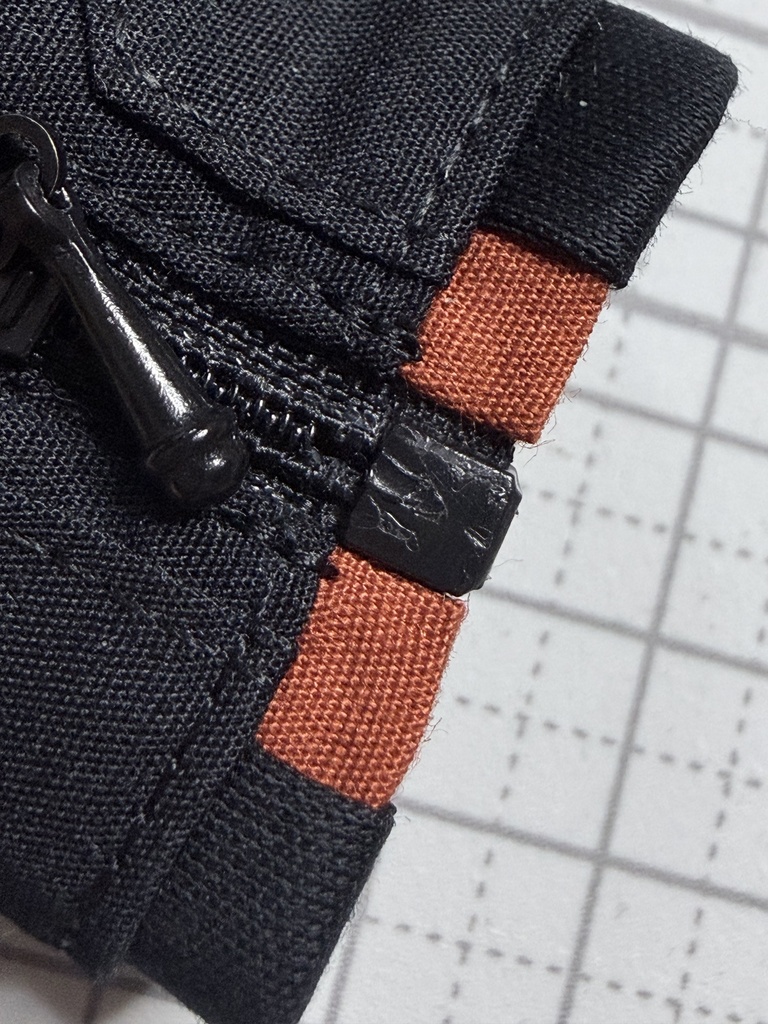 B級品（ファスナー傷あり)