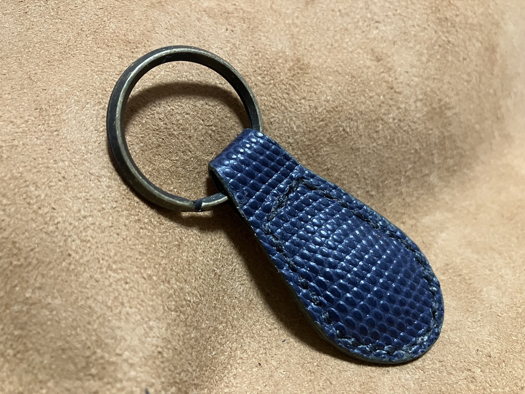 No.001 レザーで出来たキーホルダー