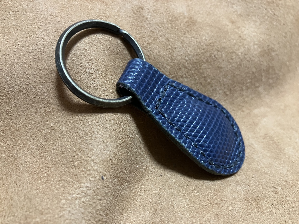No.001 レザーで出来たキーホルダー