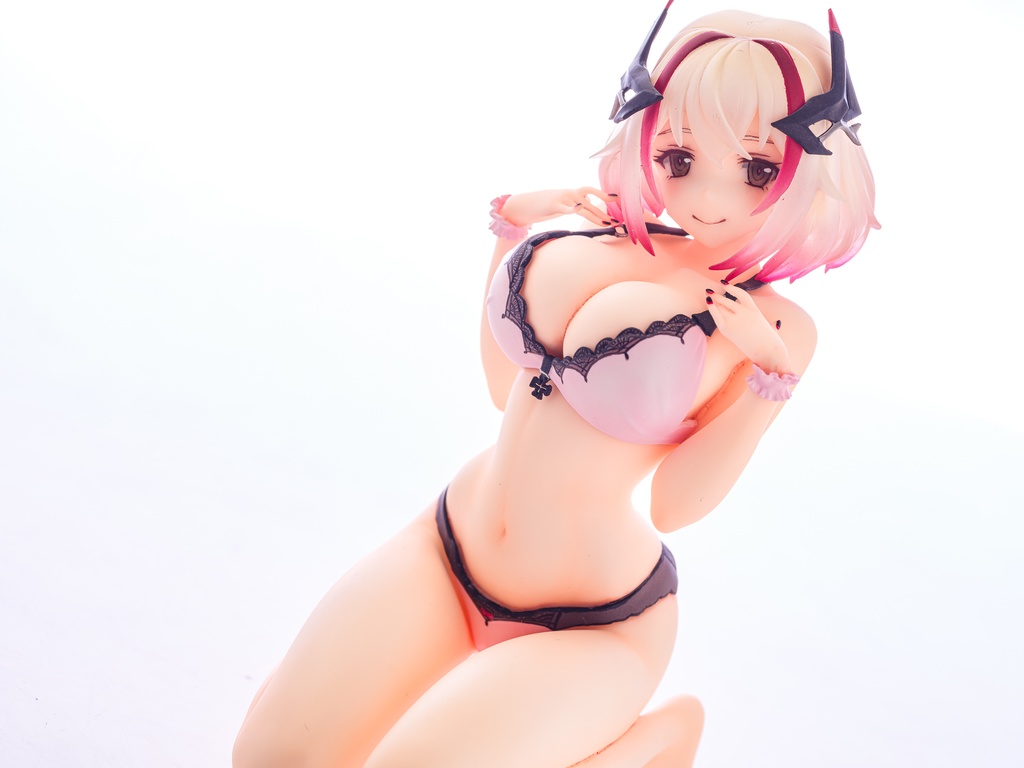 *販売終了■「ローン(水着版)」 1/7ガレージキット *水着2種は選択式で2体セットではありません