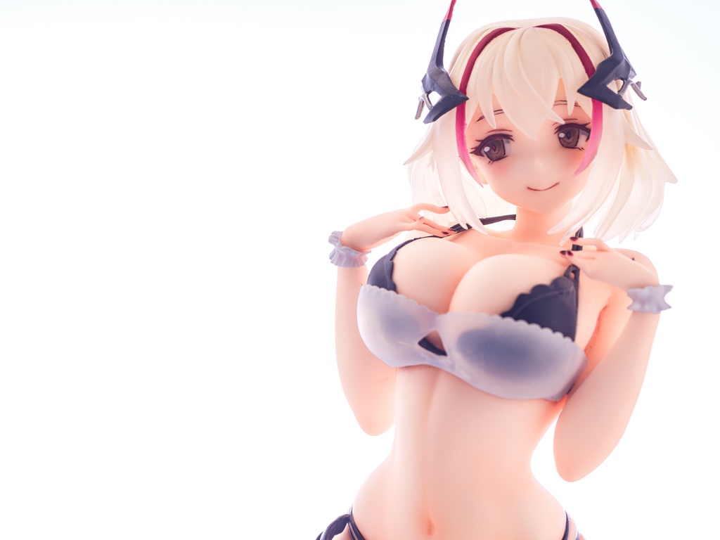 *販売終了■「ローン(水着版)」 1/7ガレージキット *水着2種は選択式で2体セットではありません