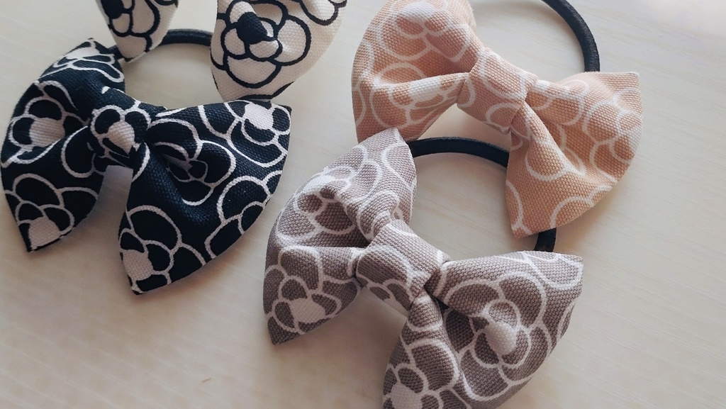 ころんと小さなヘアゴム カメリア柄