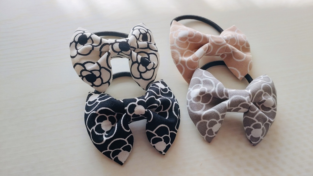 ころんと小さなヘアゴム カメリア柄