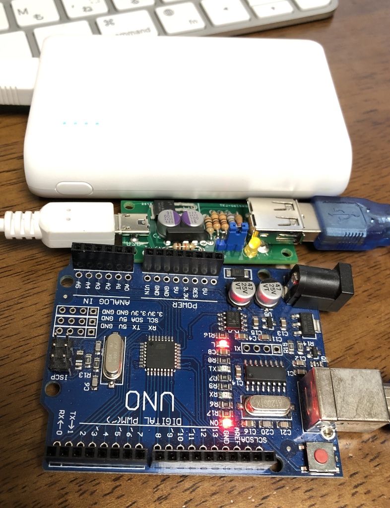 勝手に電圧を止めてしまうモバイルバッテリーをずっと使えるようにする装置