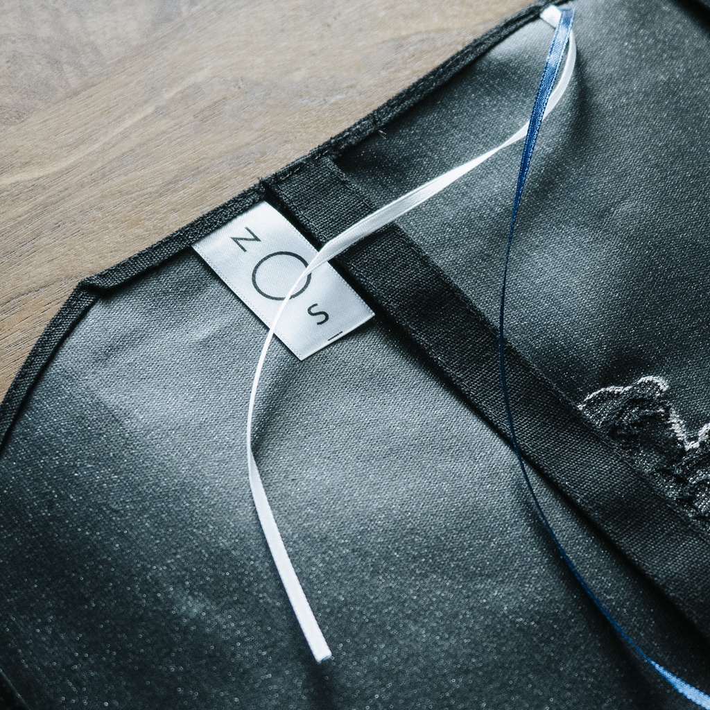 中年刺繍のブックカバー