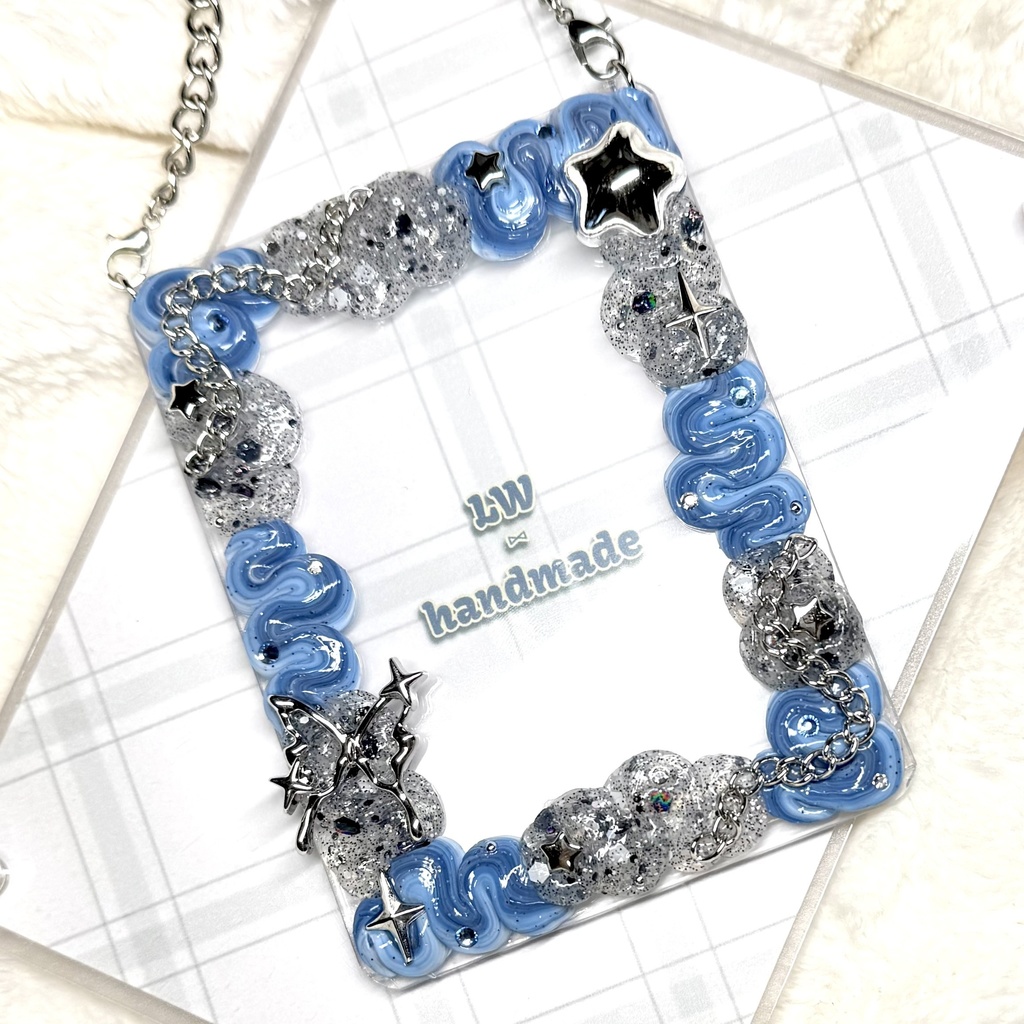 W002 ホイップデコ 硬質トレカケース 青 水色 ブルー ラメ 星 蝶々