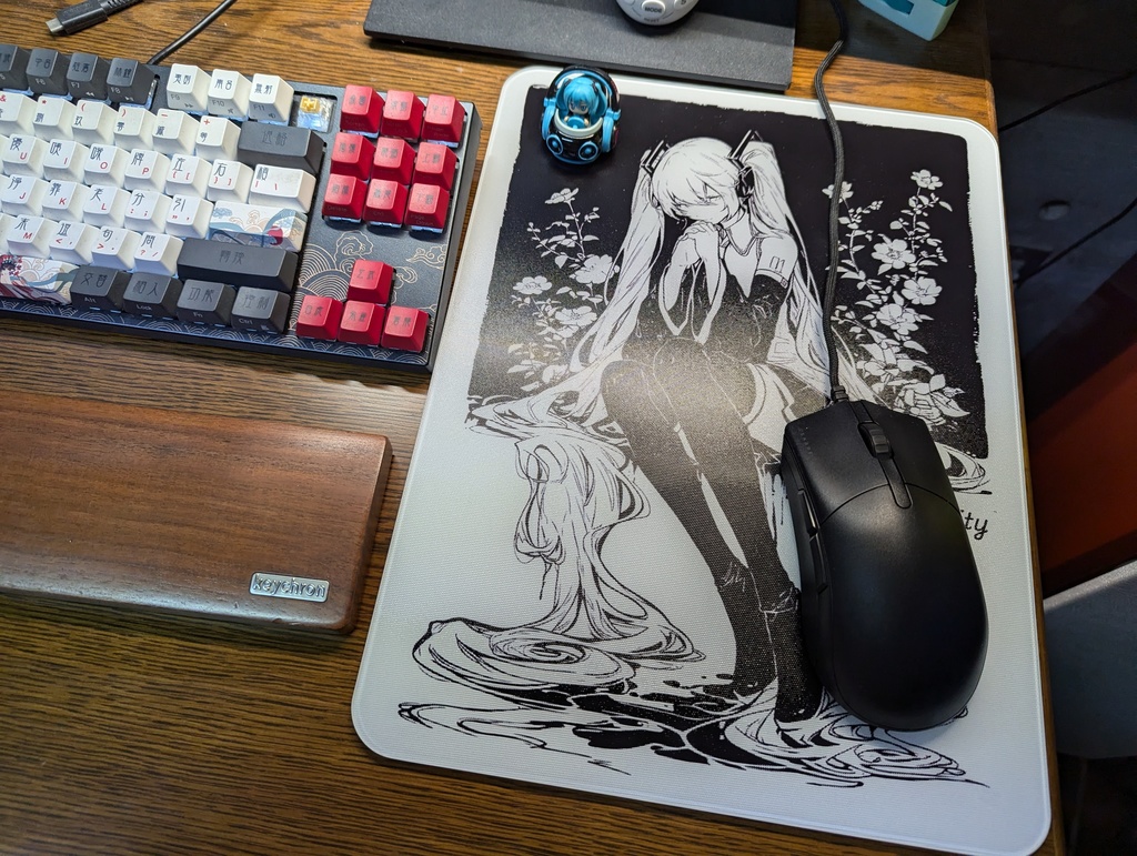 初音ミク ガラス製ゲーミングマウスパッド