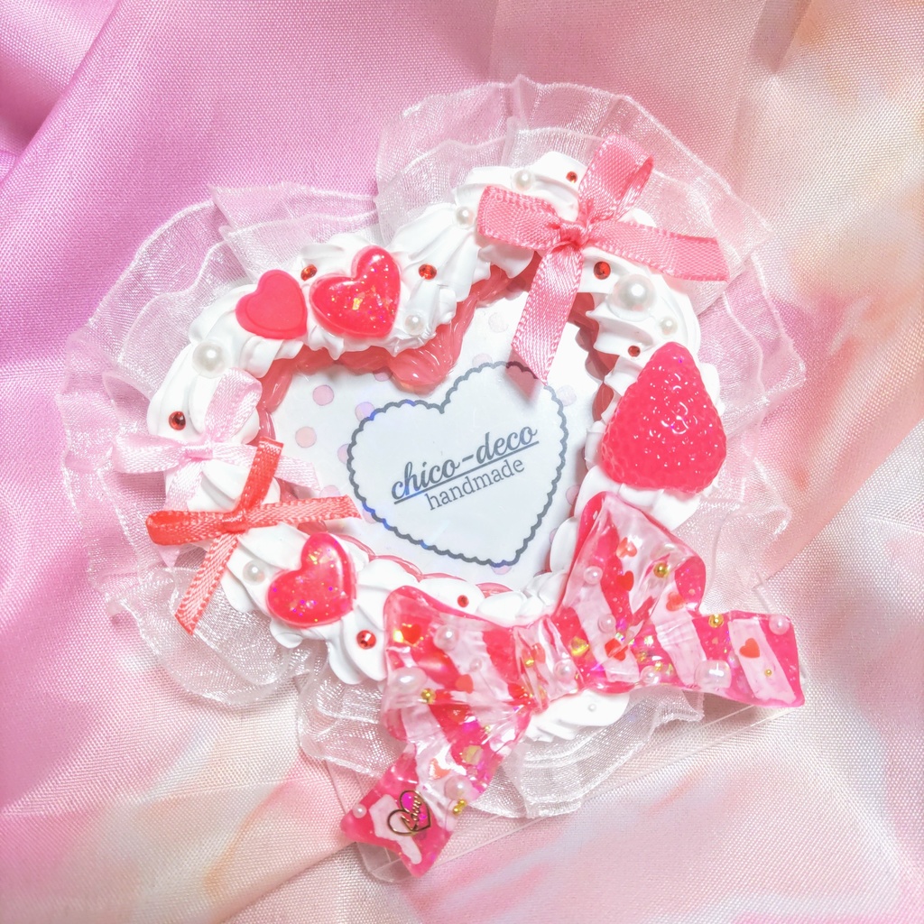 【B8 トレカ】ホイップデコ ハートいちごケーキ 赤 ストライプ デコケース