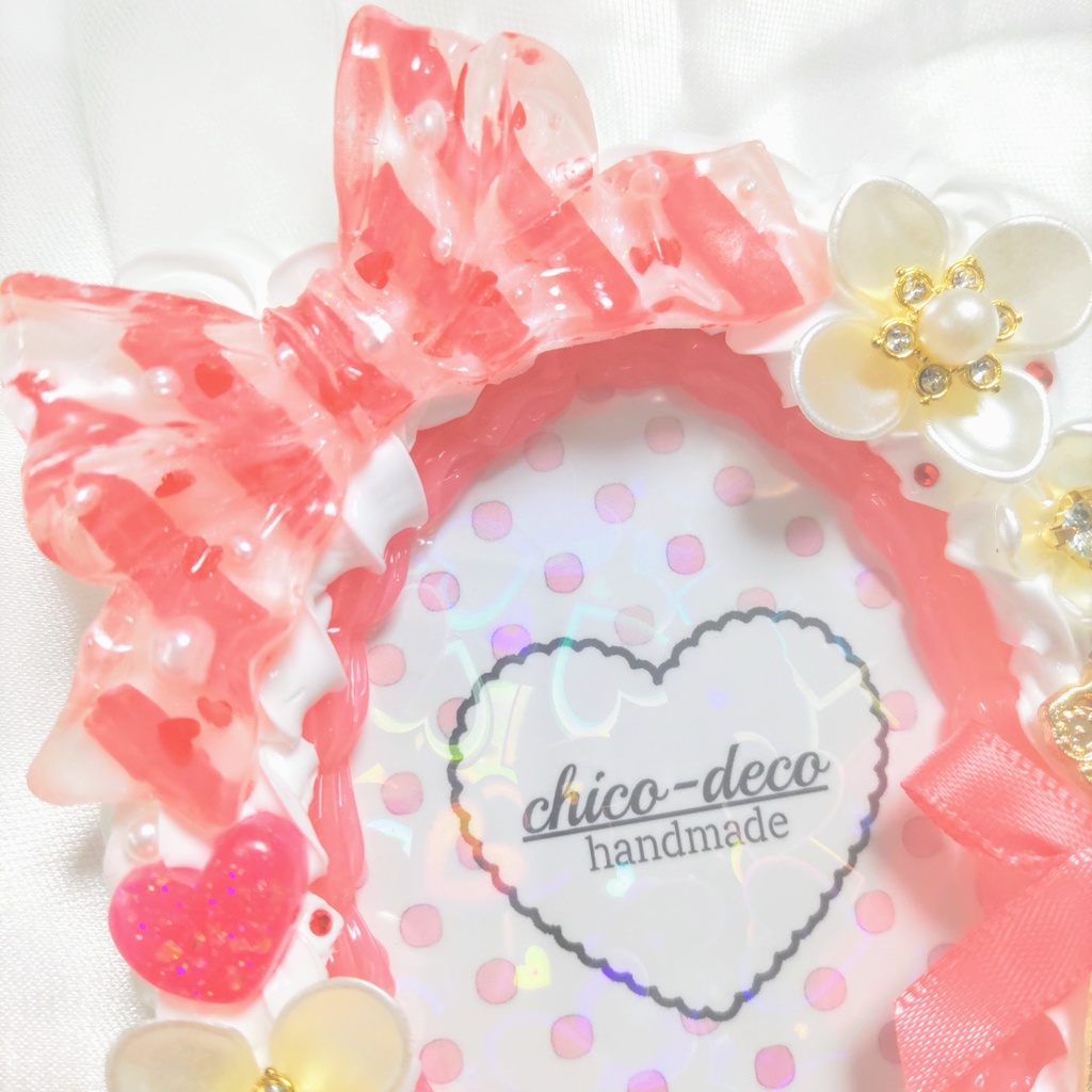 【B8 トレカ】ホイップデコ いちごケーキ 赤 ストライプ デコケース