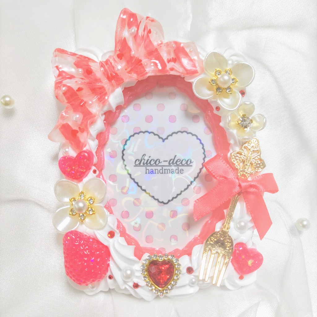 【B8 トレカ】ホイップデコ いちごケーキ 赤 ストライプ デコケース