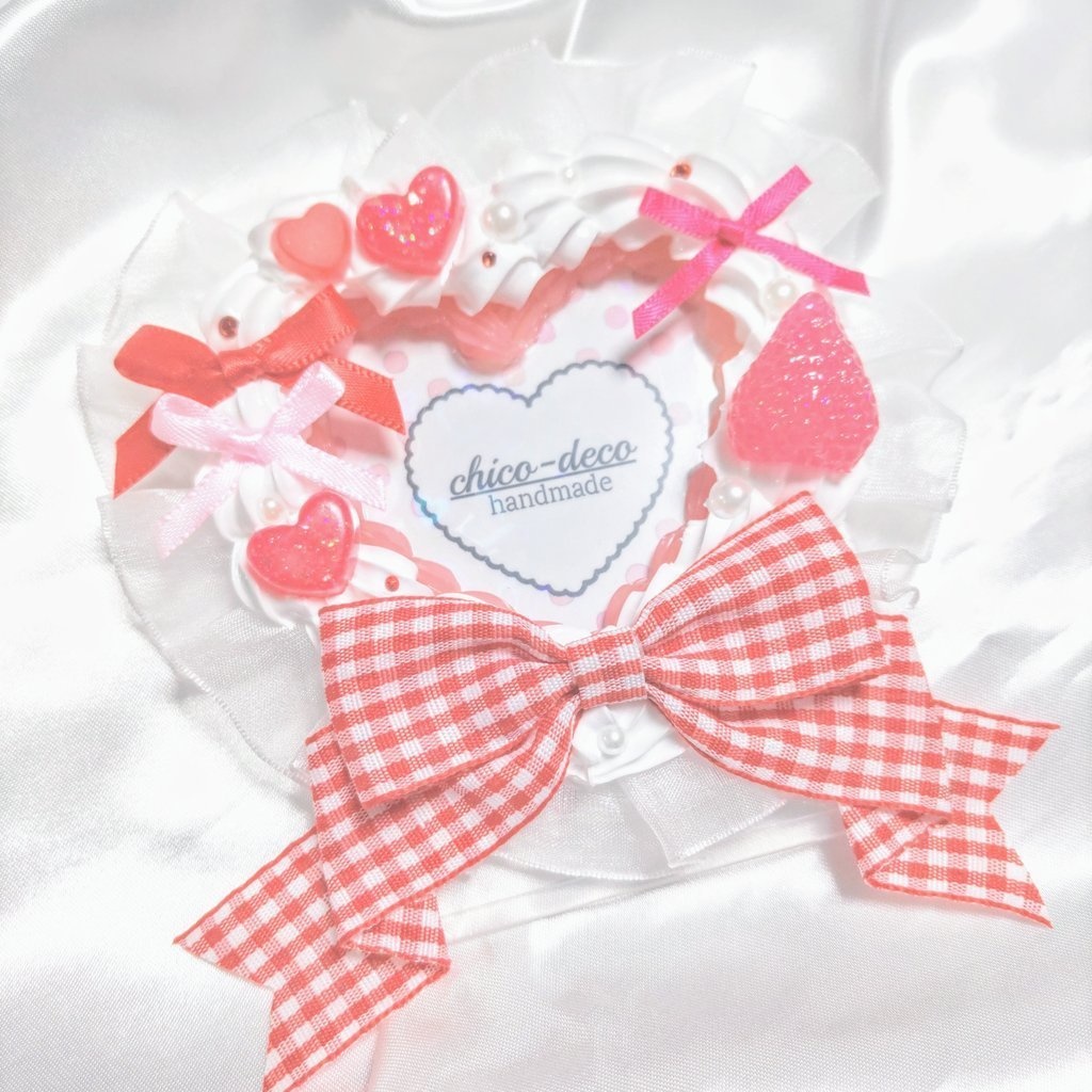 【B8 トレカ】ホイップデコ ハートいちごケーキ 赤 チェック デコケース