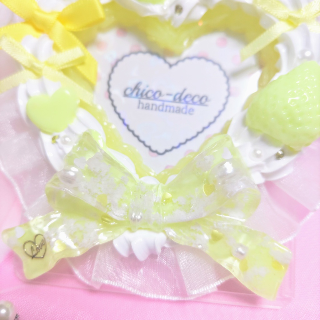 【B8 トレカ】ホイップデコ ハートいちごケーキ 空色 デコケース 黄色