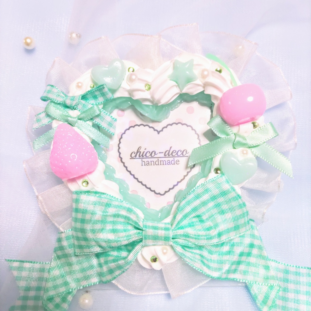 【B8 トレカ】ホイップデコ ハートケーキ 緑 リボン 硬質ケース