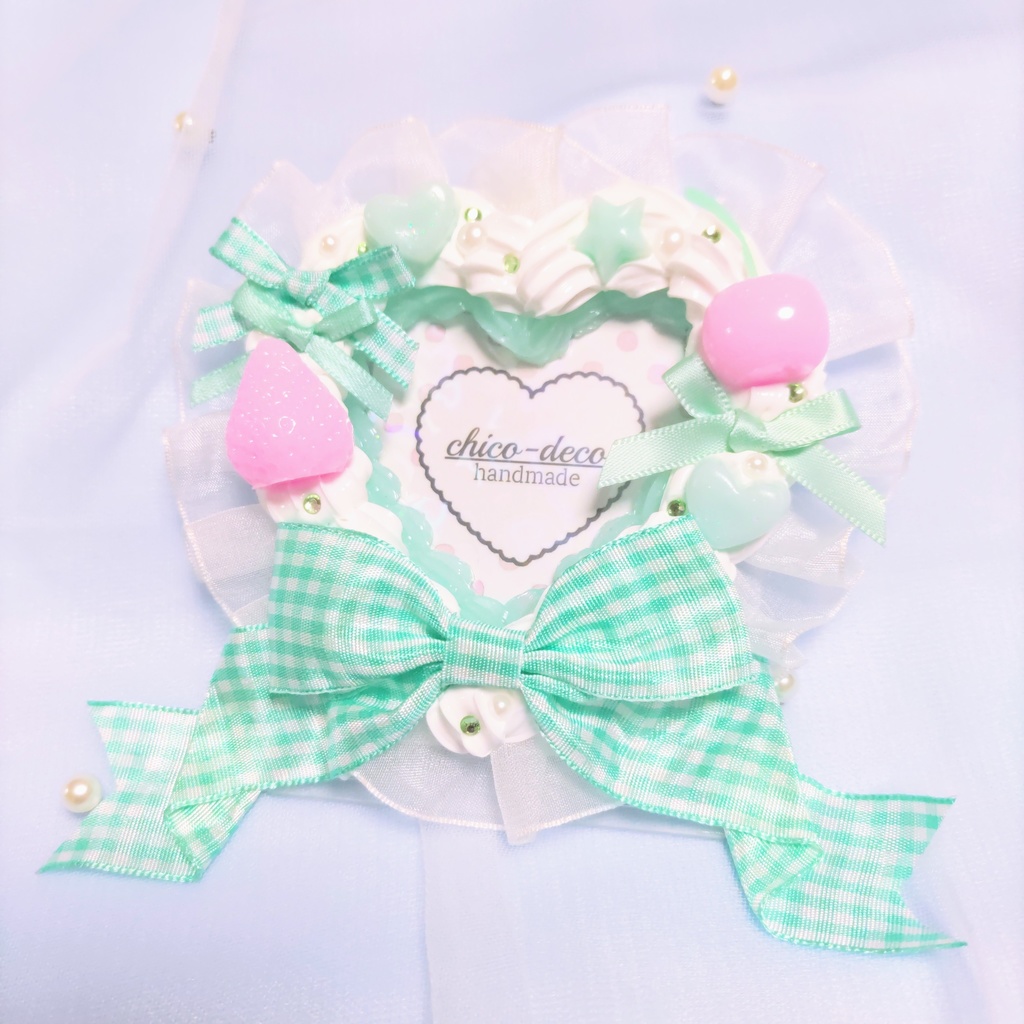 【B8 トレカ】ホイップデコ ハートケーキ 緑 リボン 硬質ケース