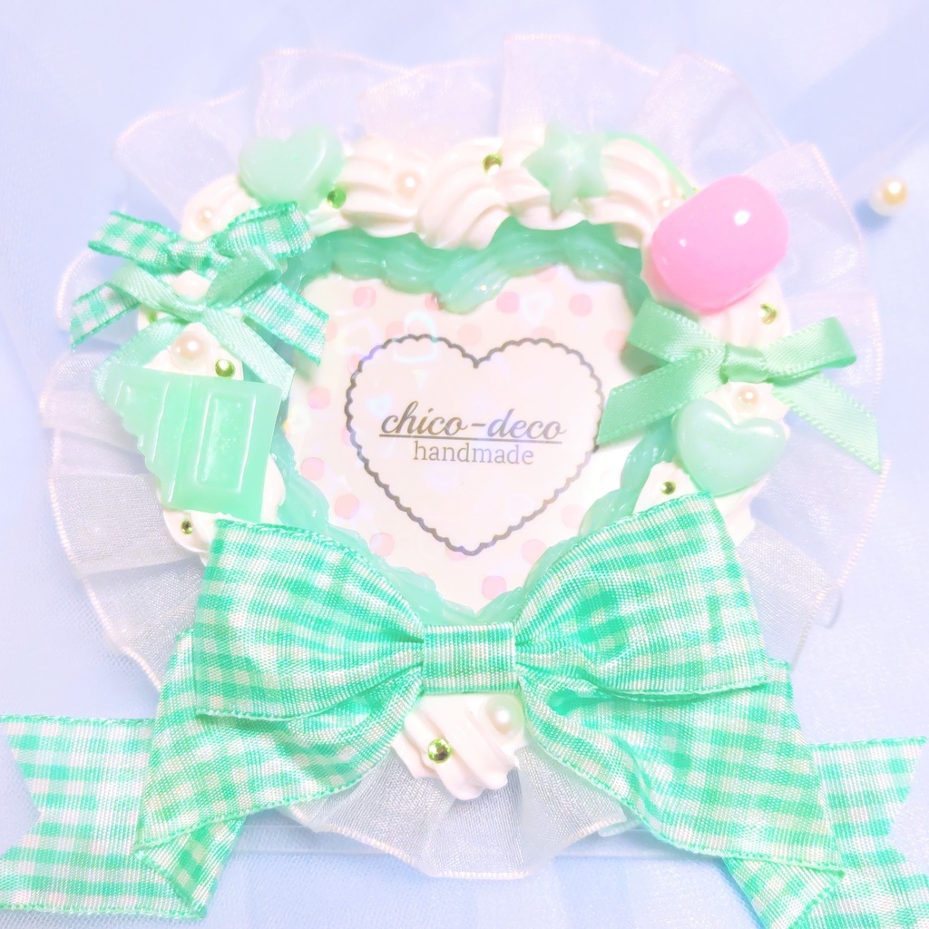 【B8 トレカ】ホイップデコ ハートケーキ 緑 リボン 硬質ケース