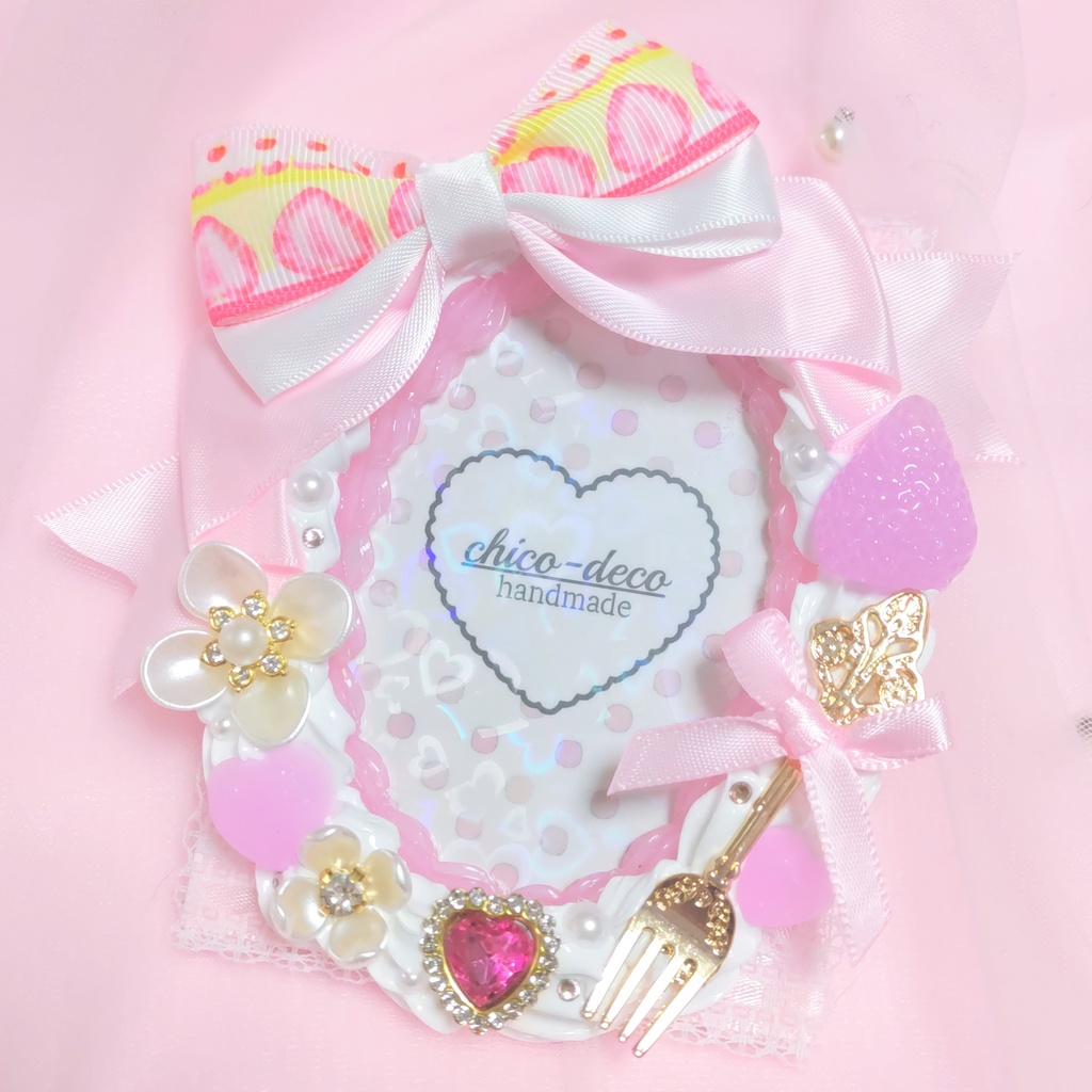 【B8 トレカ】ホイップデコ いちごケーキ ピンク トレカケース 硬質 リボン