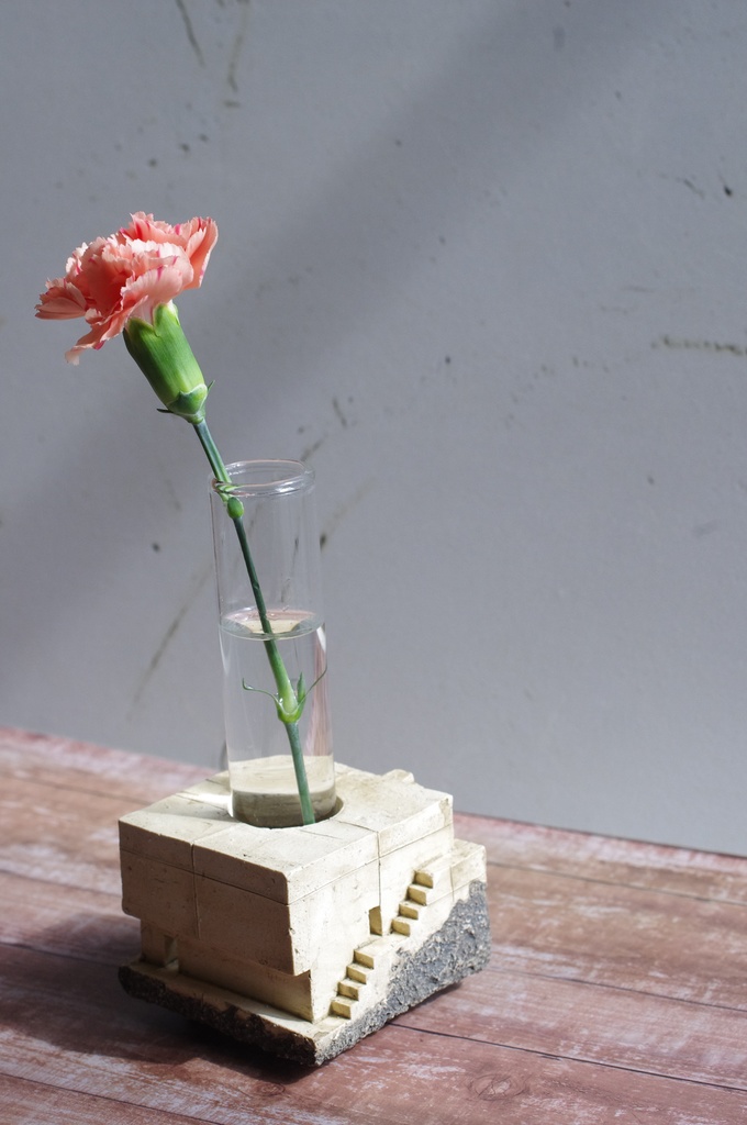 陶一輪挿し‐①‐ 岩付き