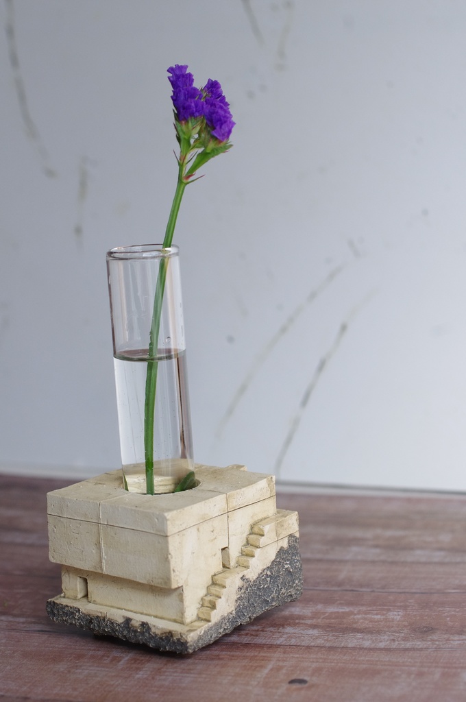 陶一輪挿し‐①‐ 岩付き