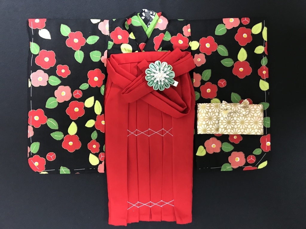 SDMサイズ 二尺袖着物 袴セット 黒椿×赤