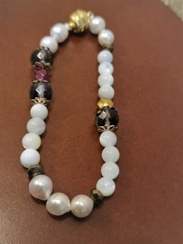 真珠と天然石のブレスレット(燭台切光忠、へし切長谷部イメージ)