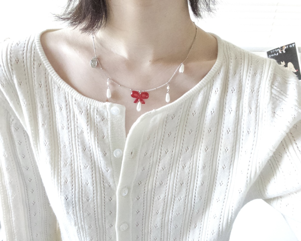 涙とリボンのネックレス