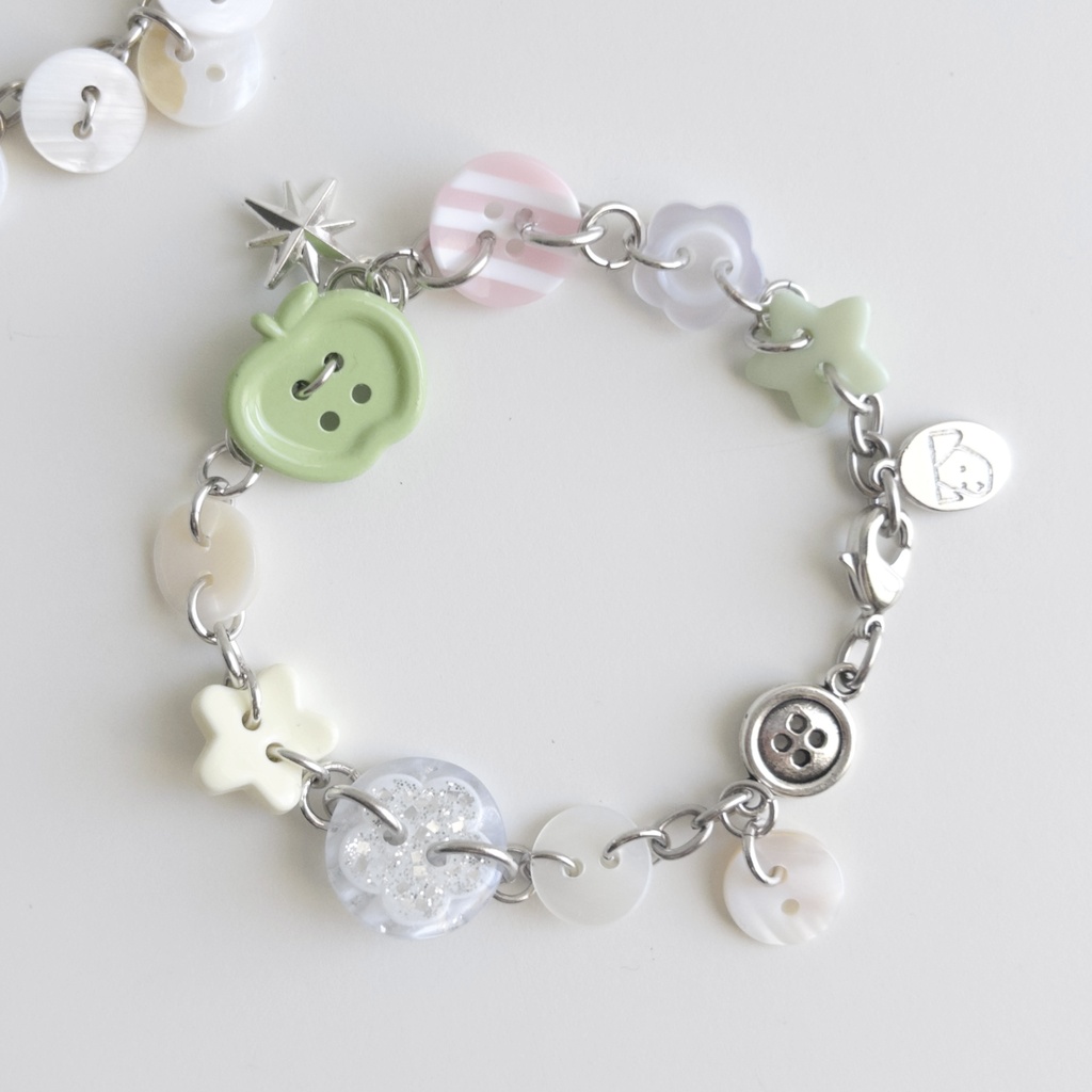 Apple buttons bracelet 🍏