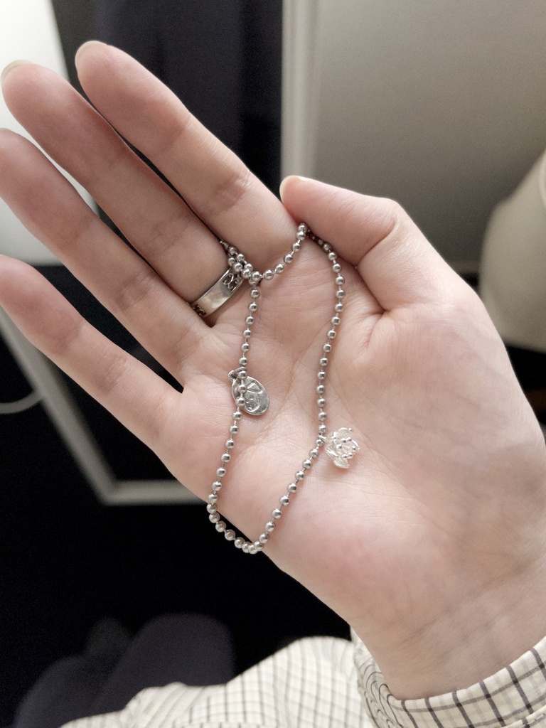 tiny flower necklace 🪷