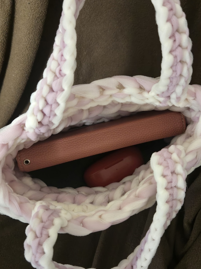 ストロベリーホイップ手提げバッグ