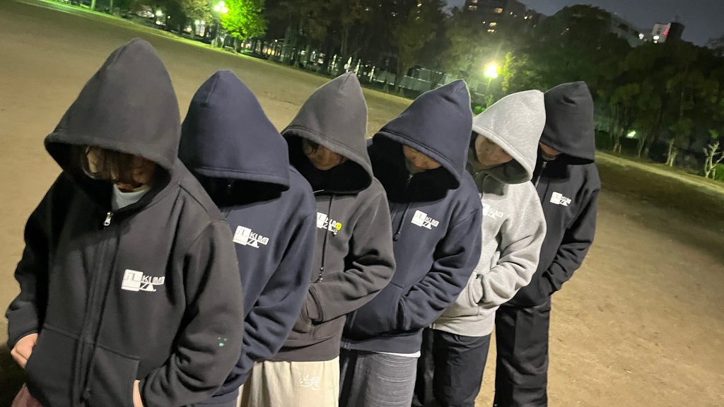 八雲一座 パーカー