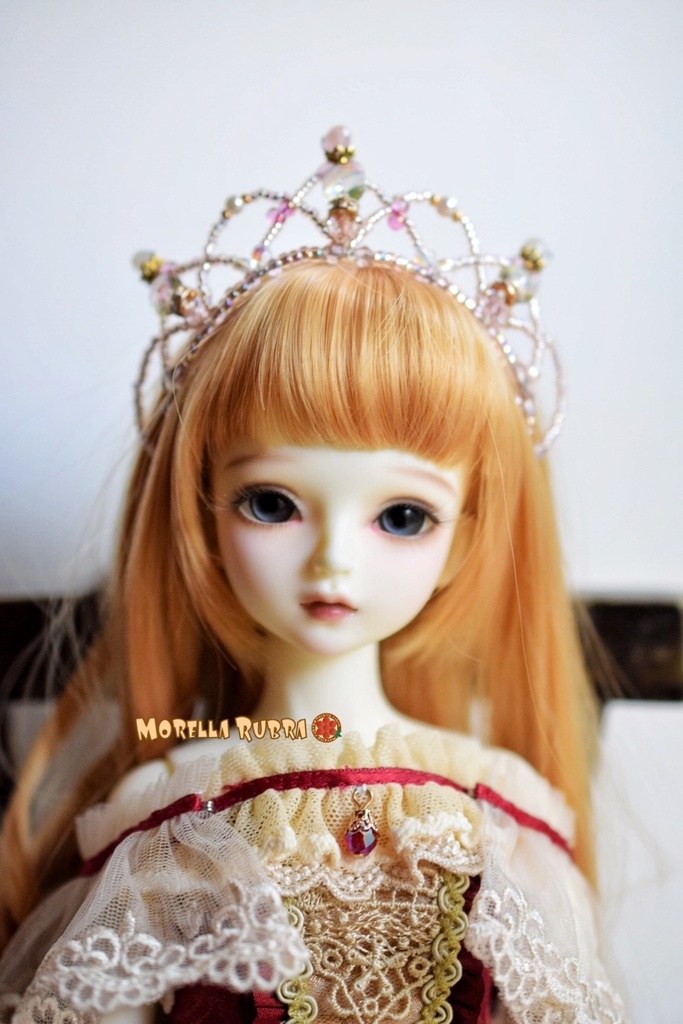 ピンクのティアラ