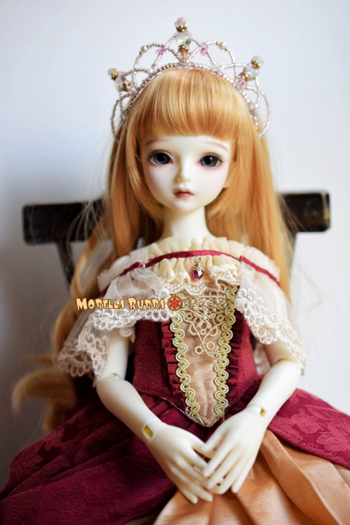 ピンクのティアラ