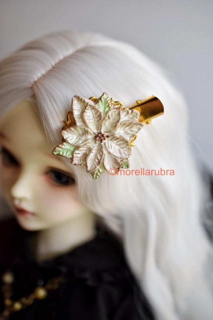 ポインセチアのヘアクリップ(白)