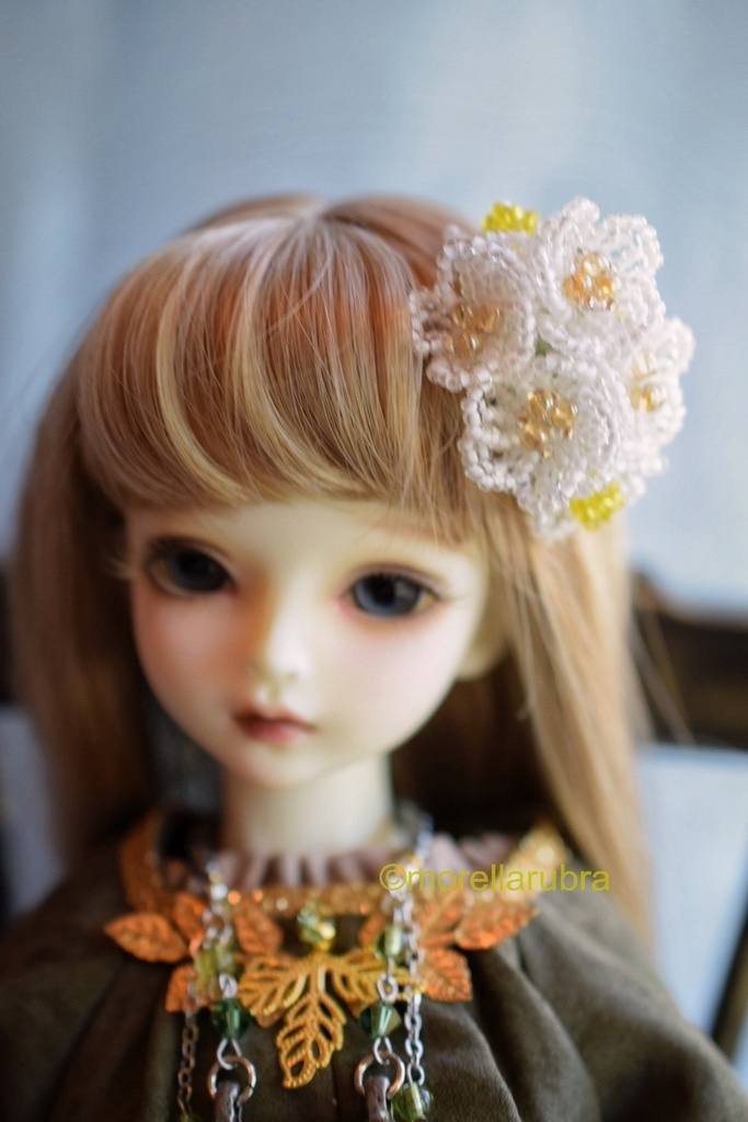 小花のヘアクリップ