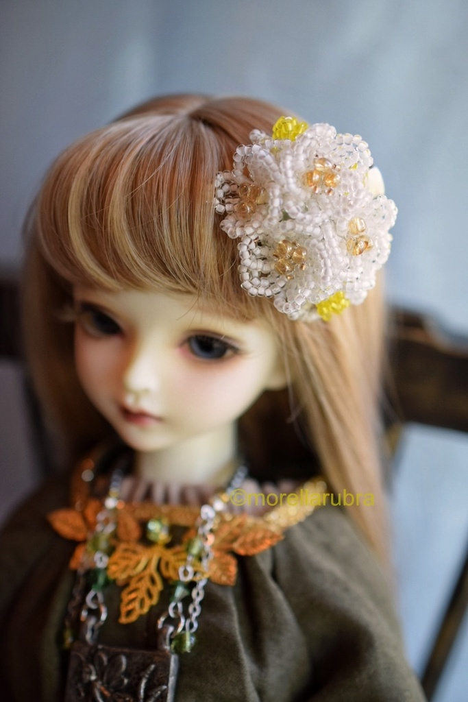 小花のヘアクリップ