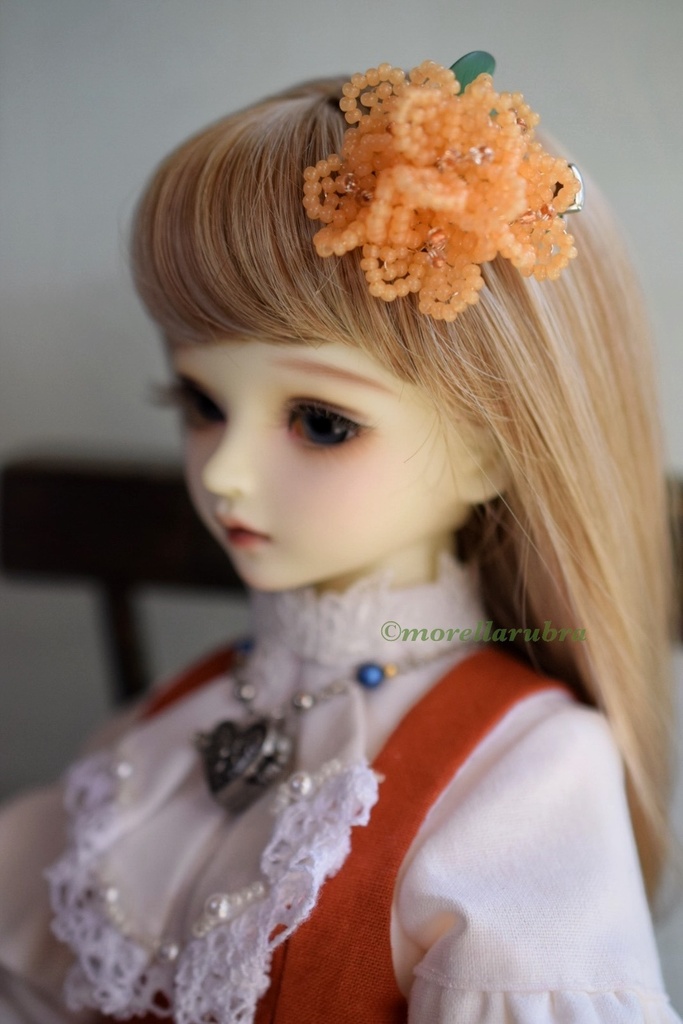 小花のヘアクリップ