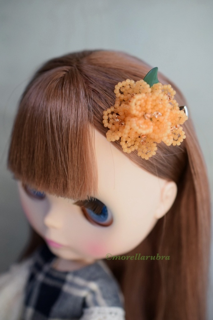 小花のヘアクリップ