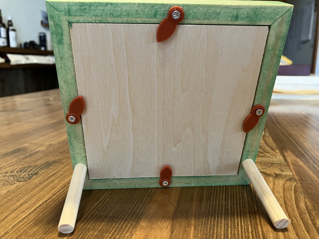 「グラタンを運ぶKAITOくん」アナログイラスト