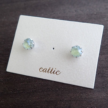 チェコガラスのピアス(ミントムーンドラゴンズブレス)