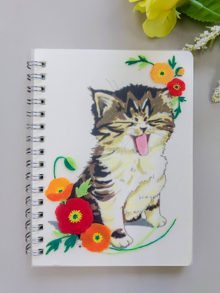 子猫とアイスランドポピー