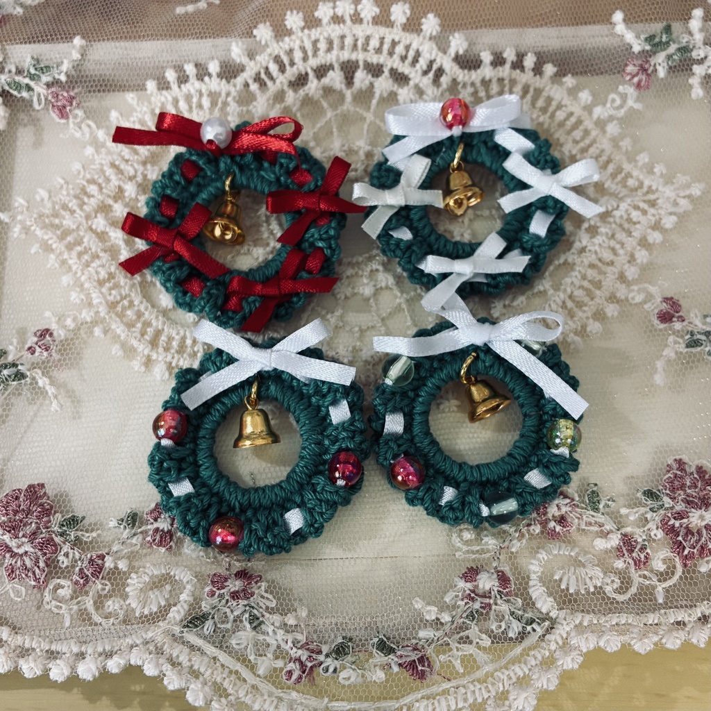 クリスマスリースブローチ