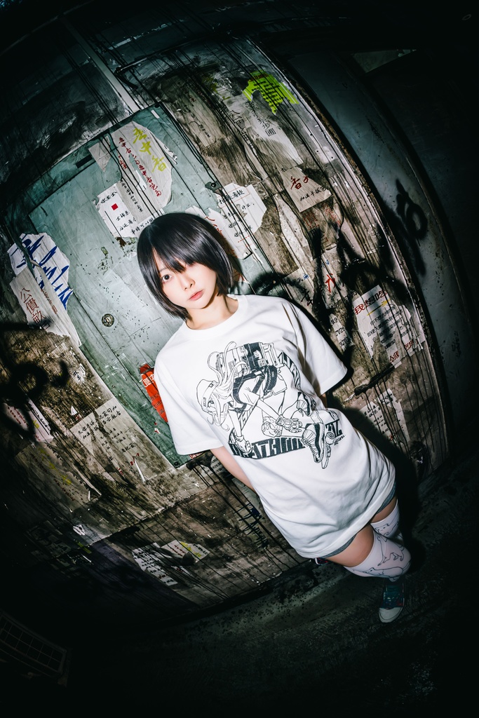 Aj_Loads on one's_Tシャツ