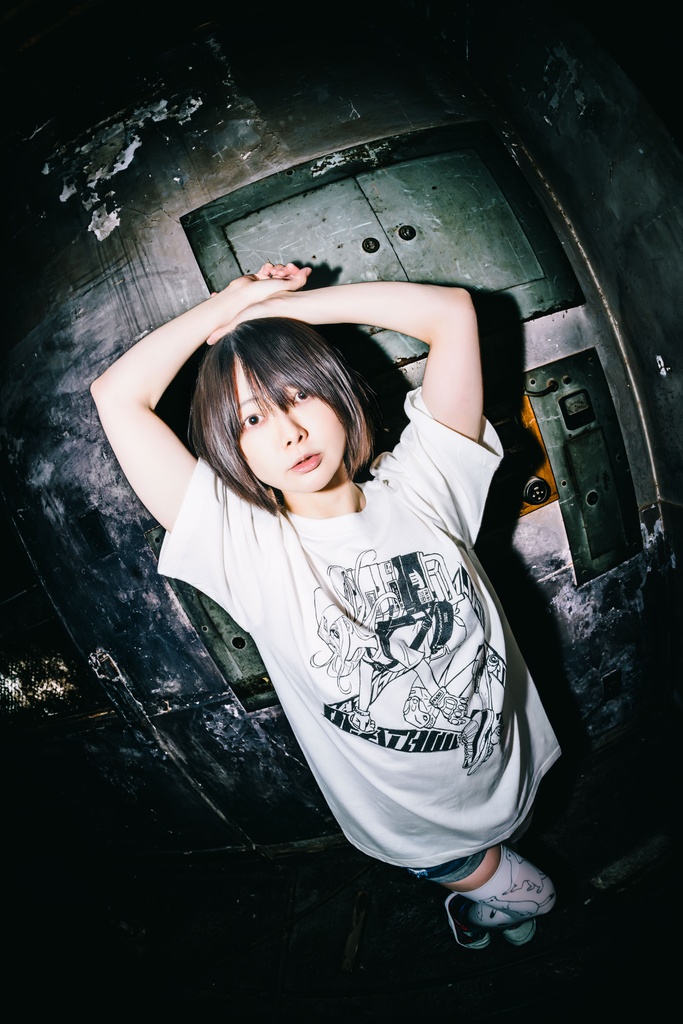 Aj_Loads on one's_Tシャツ