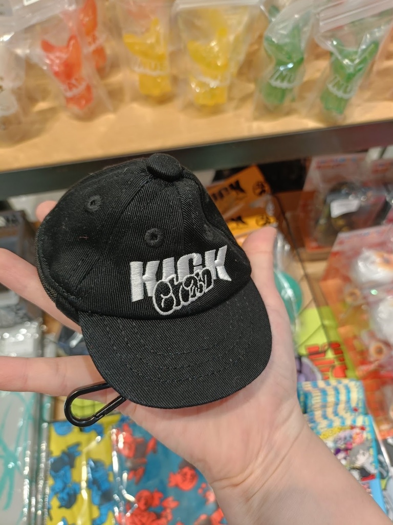 KICKちゃんロゴ刺繍キャップポーチ