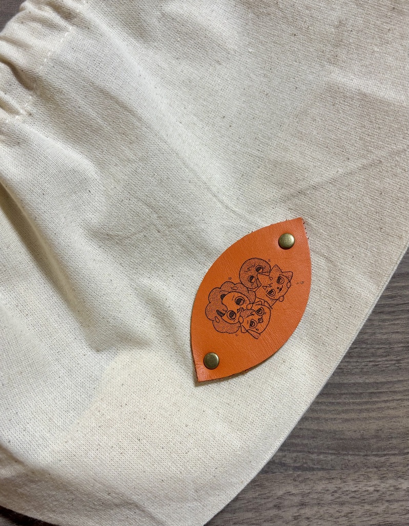 【非公式】レザータグのお弁当用巾着 ろふまる/ばるつたうん