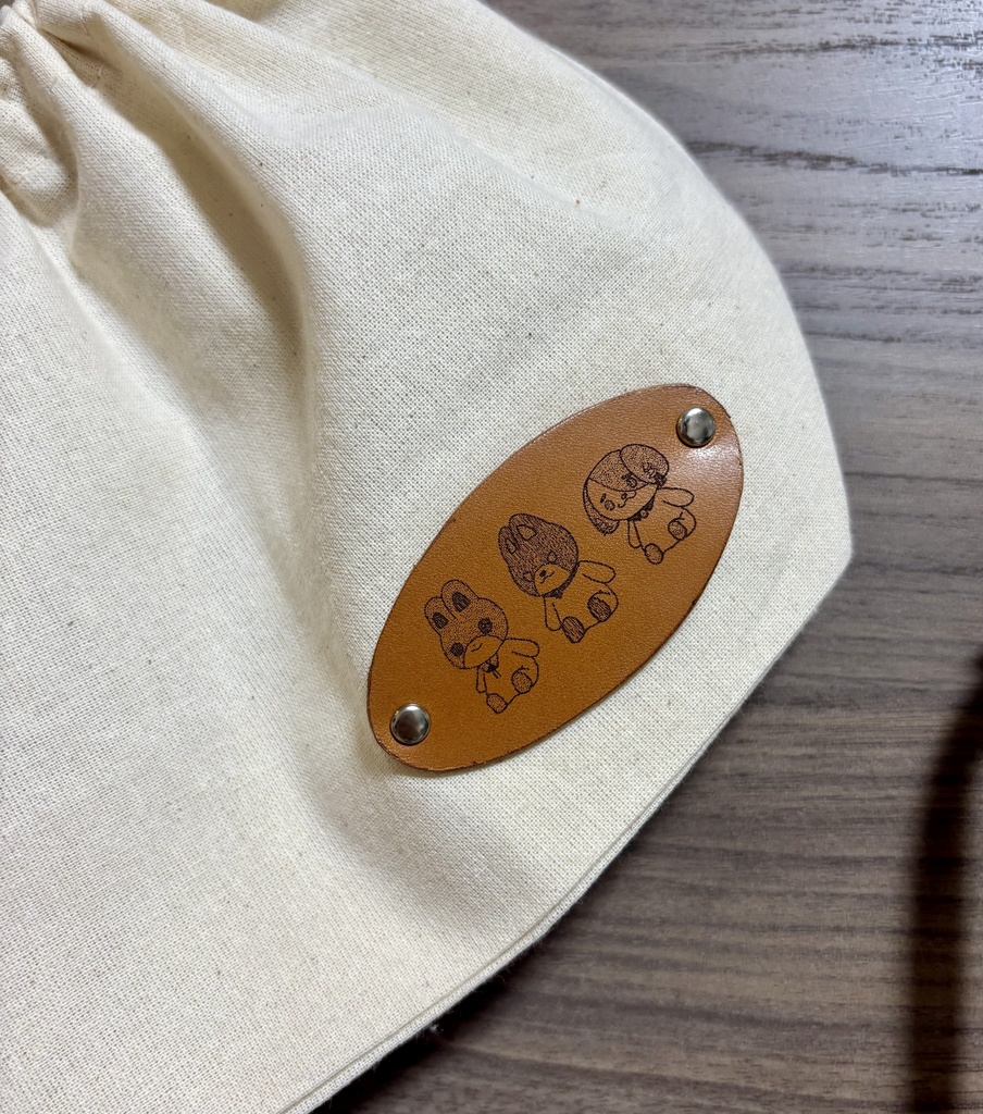 【非公式】レザータグのお弁当用巾着 ろふまる/ばるつたうん