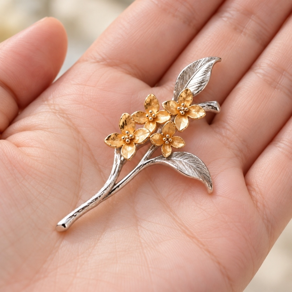 小さな金木犀の花枝ブローチ|シルバーとゴールドの繊細なジュエリー