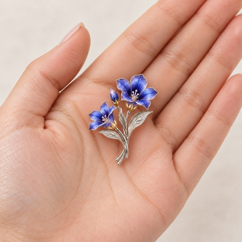 リンドウの花束ブローチ|青紫の七宝焼とシルバーの上品な輝き