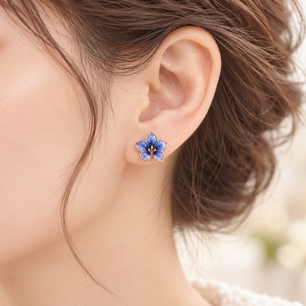 凛と咲くリンドウの花ピアス|青紫グラデーションの七宝焼ジュエリー