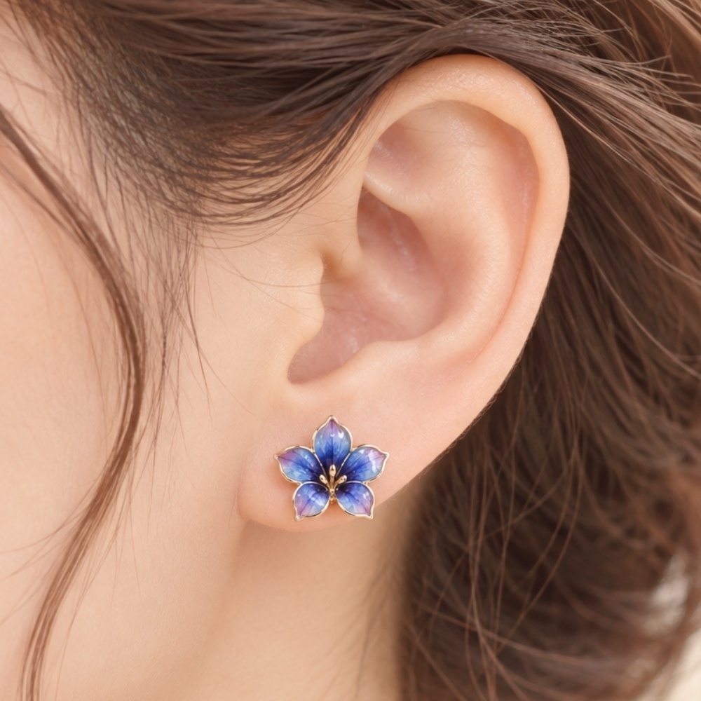 凛と咲くリンドウの花ピアス|青紫グラデーションの七宝焼ジュエリー